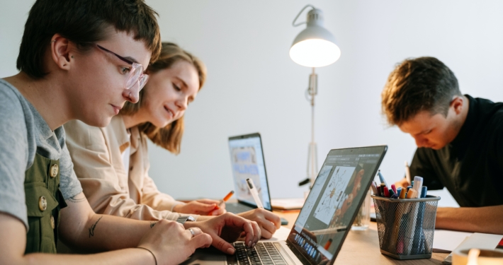 BORSE DI STUDIO PER FREQUENZA DI ACADEMIES REGIONALI DI LIVELLO INTERNAZIONALE IN AMBITO ICT E DIGITALE